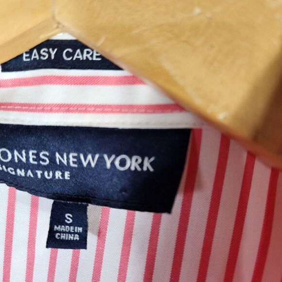Jones New York  Red and White Boutton front  Sleeveless Blouse - Picture 4 of 7